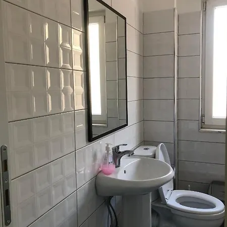 Central Studio Apartments 3* Тирана