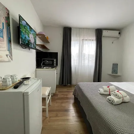 Central Studio Apartments Апарт-отель