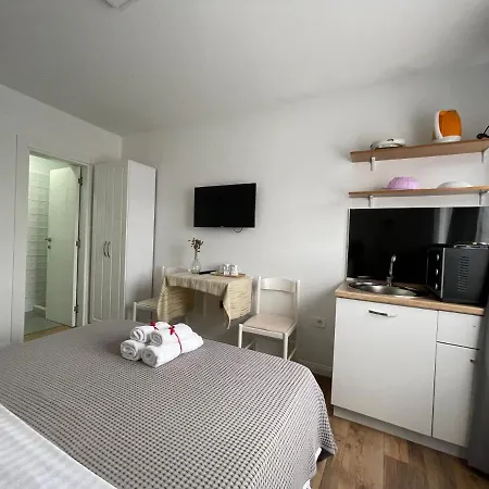 Central Studio Apartments Тирана