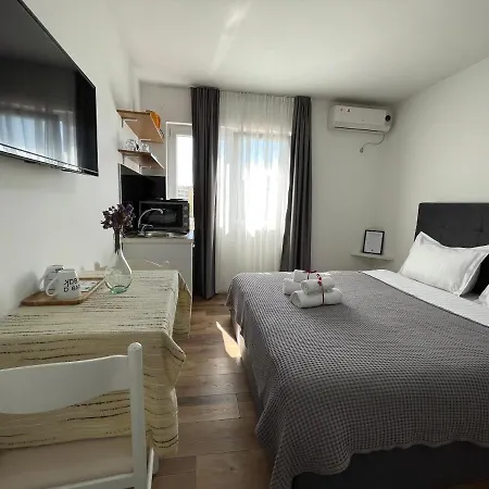 Апарт-отель Central Studio Apartments Тирана