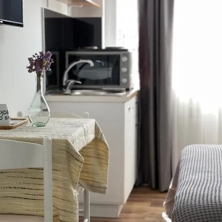 Апарт-отель Central Studio Apartments 3*