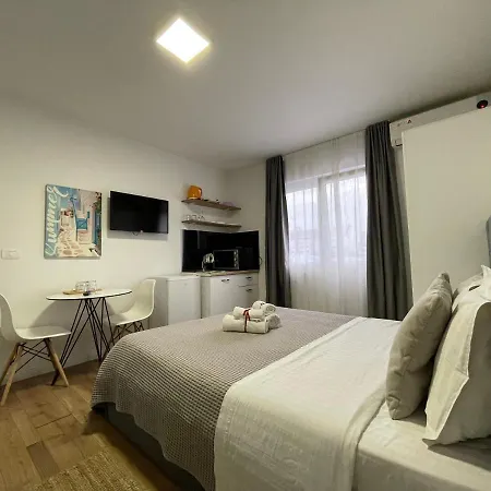 Апарт-отель Central Studio Apartments 3*