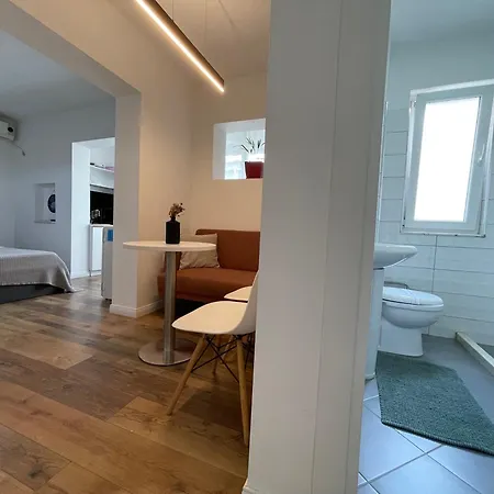 Central Studio Apartments Апарт-отель Тирана