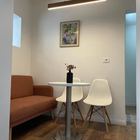 Central Studio Apartments Апарт-отель Тирана