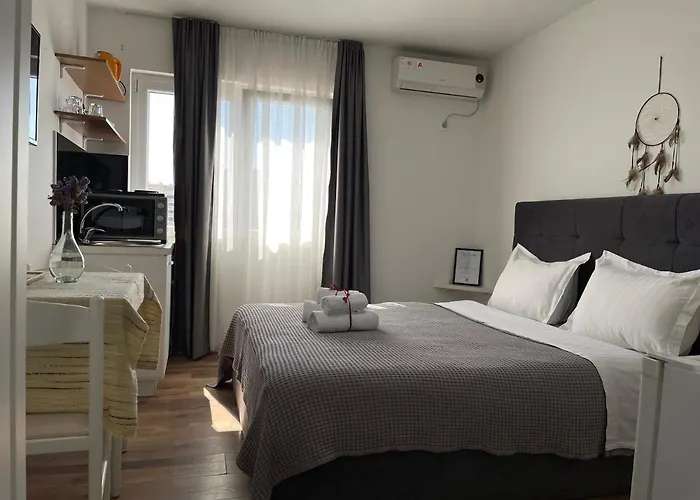 Central Studio Apartments アパートホテル ティラナ