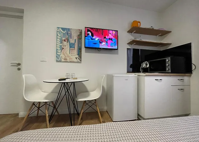 Central Studio Apartments 3* ティラナ
