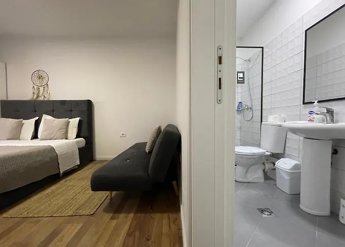 Central Studio Apartments 3* ティラナ