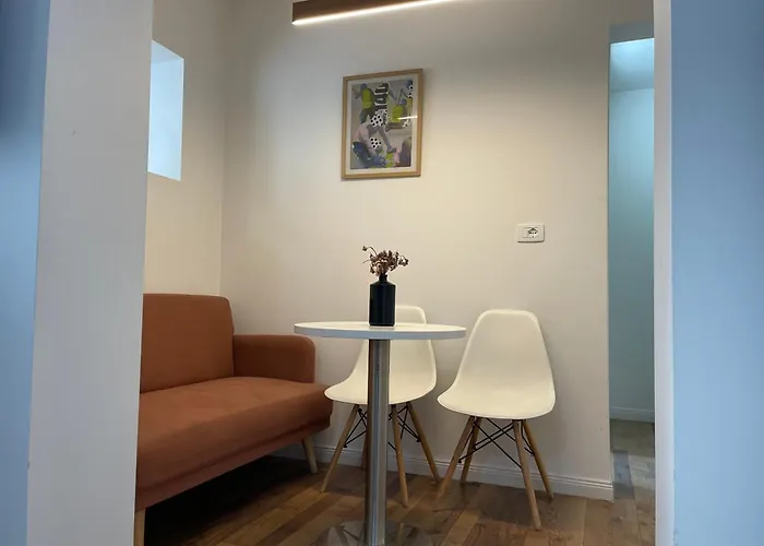 Central Studio Apartments Lägenhetshotell Tirana