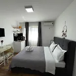 Central Studio Apartments Apartahotel Tirana