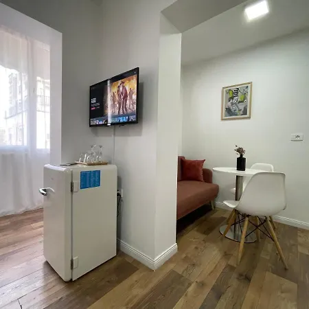 Central Studio Apartments *