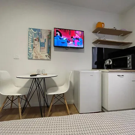 Central Studio Apartments 3* Tirana