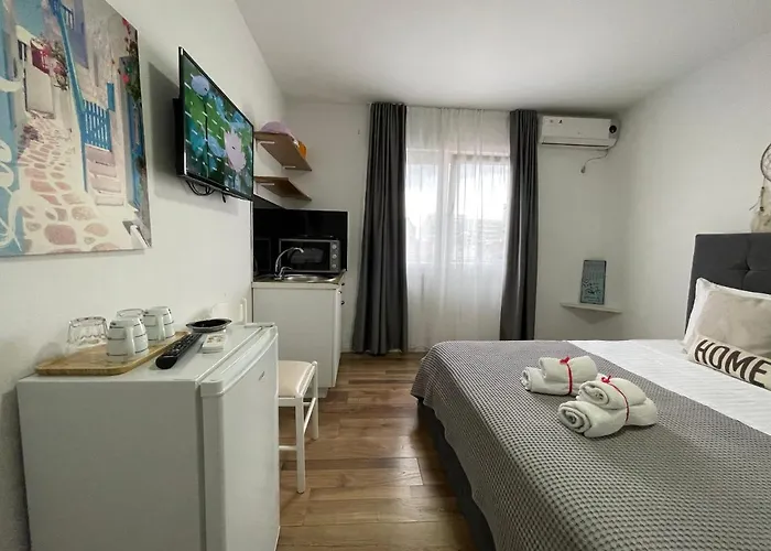 Central Studio Apartments Aparthotel