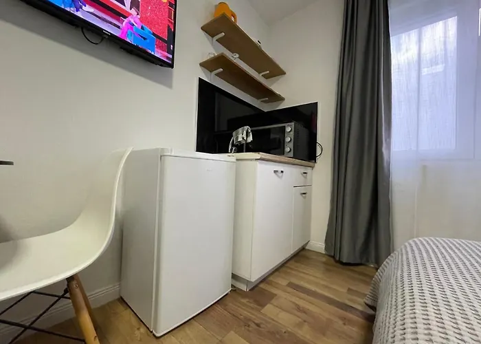 Central Studio Apartments Aparthotel