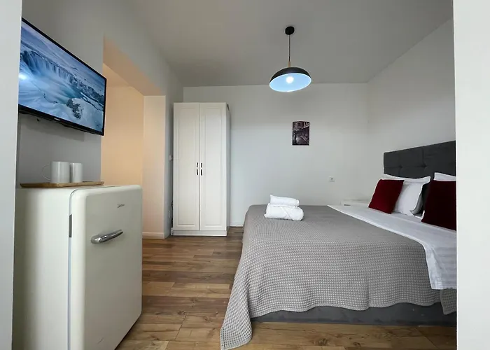 Central Studio Apartments Aparthotel